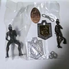 USJ ユニバ フィギュアコレクション 進撃の巨人　エレン リヴァイ メダルのサムネイル