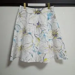 組曲♡大きいサイズ♡花柄 ♡フレアスカート♡ ひざ丈 ♡ホワイト♡記載サイズ6