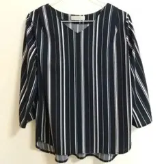 anysisの七分袖ネイビーブラウス