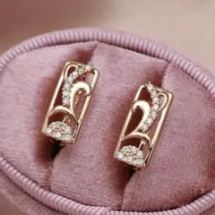 14KGP 透かし彫り スクエア 高級 小粒 ジルコン ローズゴールド ピアス