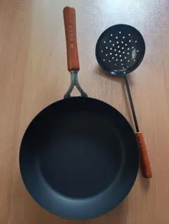 新品　赤坂璃宮 鉄製フライパン　26cm 　穴あきお玉セットのサムネイル
