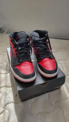 NIKE AIR JORDAN 1 MID ブラック/レッド