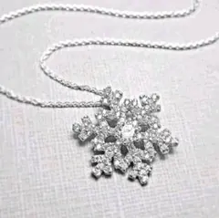 雪の結晶　ネックレス　スノーフレイク　キラキラシルバー　カジュアルネックレス