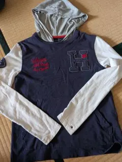 美品!トミーヒルフィガー長袖Tシャツ(8-10)