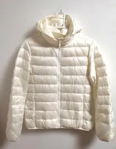 UNIQLOユニクロ　フード付きライトダウンジャケット　オフホワイト　Lサイズ