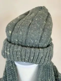 セージグリーン色の 　　ニット帽　マフラーセット