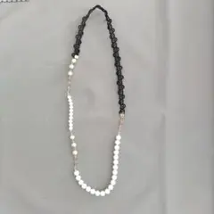 レースとパールのロングネックレス