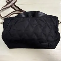 黒いキルティングショルダーバッグ