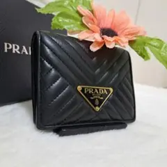 ✨極美品✨プラダ　二つ折り　キルティング　トライアングル　レザー　ブラックのサムネイル