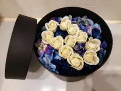【美品】BOXフラワー　アートフラワー　ブルー　ホワイト系　バラ　　クール