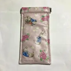 ピーターラビット　パックンマルチポーチ(バネ式) ちらし柄