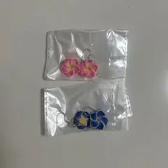 ハイビスカスピアス 2点セット ピンク、ブルーのサムネイル