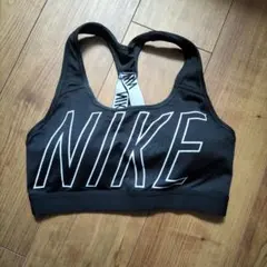 NIKE スポーツブラ ブラック Mサイズのサムネイル