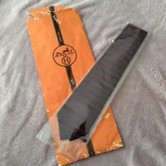 Hermès 幾何学模様 ネクタイ ネイビー　未開封未使用　年代もの　エルメス