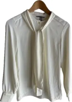 アイボリー リボン付き 長袖シャツ　H&M ブラウス　スーツ