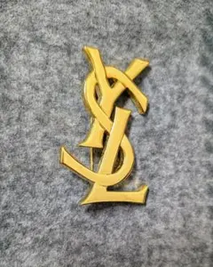 Yves Saint Laurent✨ イブサンローラン　ブローチ　ロゴ 2026年最新】イブサンローランブローチの人気アイテム - メルカリ