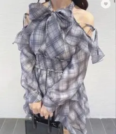 AnMILLE コールドショルダーフリルワンピース