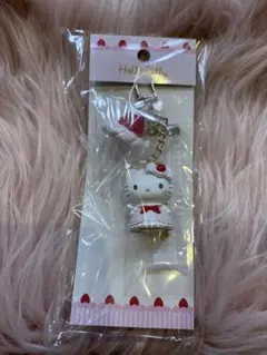 ハローキティ　キーホルダー (いちごホイップケーキ）