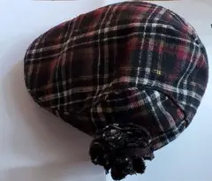 ハンチング帽　チェック柄　花飾り　ブローチ
