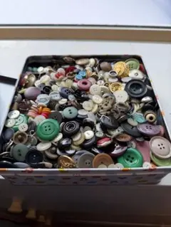 昭和レトロ　多色ボタンセット 缶びっちり
