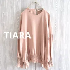 美品✨TIARA ティアラ ボリュームシャーリングブラウス くすみピンクのサムネイル