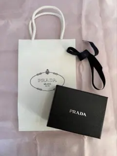 PRADA ギフトボックスとショップ袋、リボンセット