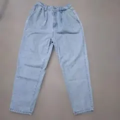 ライトブルーストレートデニムパンツ