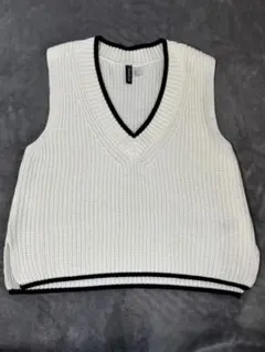 ホワイトブラックストライプ Vネック ニットベスト