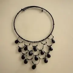 エレガントな黒のビーズチョーカー
