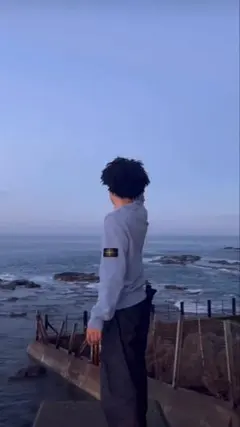 STONE ISLAND ライトブルー スウェット