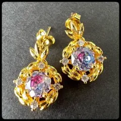 エレガントなゴールドピアス　キラキラ　ゴージャス　多色のクリスタル風