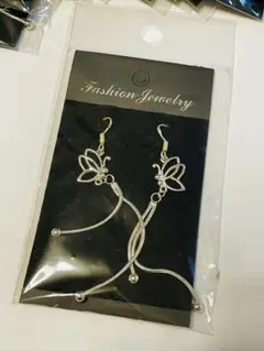 銀メッキ 銀925 蝶モチーフのファッションピアス