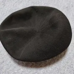 黒いベレー帽