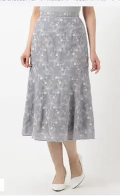トッカ　新品未使用タグ付き刺繍ロングスカートのサムネイル