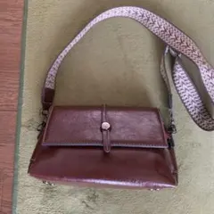 ブラウン ショルダーバッグ 編み込みストラップ
