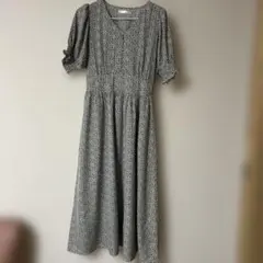 小花柄パフスリーブワンピース