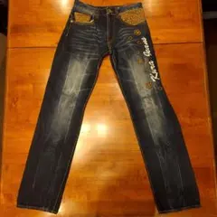 ETERNAL 刺繍入りダークブルージーンズ