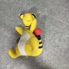 ポケモン　カイリュー　ストライプ模様の黄色いぬいぐるみ