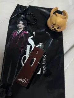 ハン アクスタ ポップアップ ミニアクスタ スキズ skzooリング おまけ