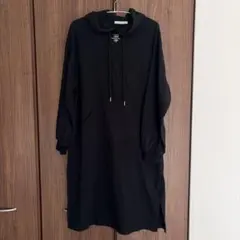 黒 パーカーワンピース ロング丈 薄手 カットソー素材 サイドスリット　フード付