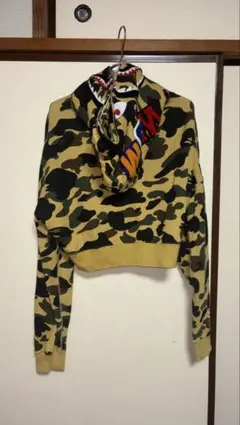 A Bathing Ape 緑迷彩　ショート丈　シャークパーカーのサムネイル