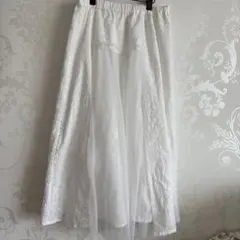 美品！MUVEIL WORKフレアスカート ホワイト 38のサムネイル