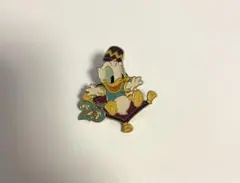 東京ディズニーリゾート ドナルドダック バッジ - メルカリ