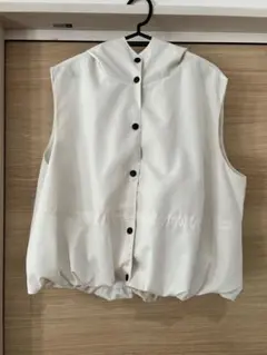 ホワイト フード付きベスト M-L