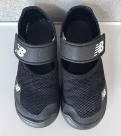 New Balance キッズ サンダル 18.5cm ブラックのサムネイル
