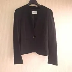 【美品】THE SUIT COMPANY she ノーカラージャケットのサムネイル