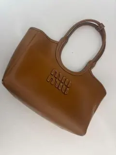Miu Miuミュウミュウトートバッグ レザーブラウン ショルダーストラップ付きのサムネイル