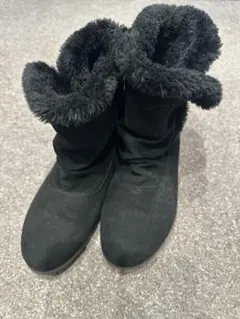 ファー付きブラックスエードショートブーツ　Ｍサイズ EEE
