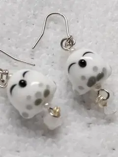 フクロウデザインピアス（白色）