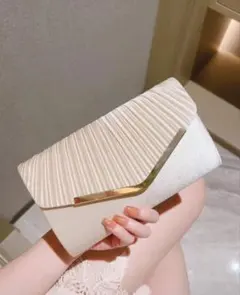 アイボリー プリーツデザイン クラッチバッグ